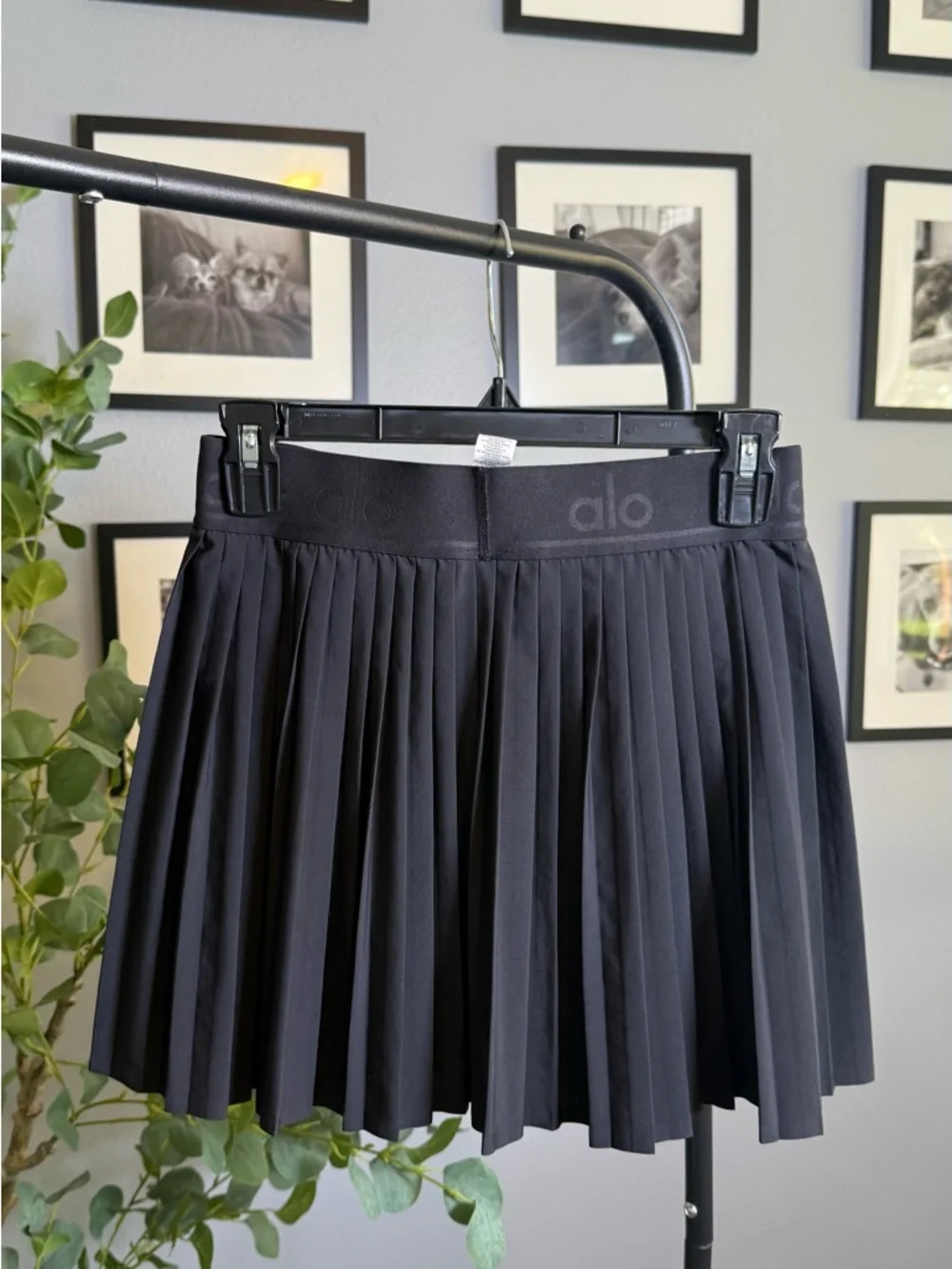 ALO Yoga Black Pleated Athletic Mini Skirt